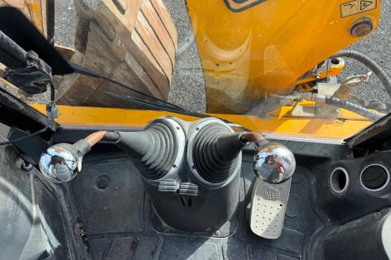 OmecoHub - Immagine JCB 4CX
